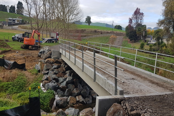 select-bridges-nz-bridge-building-scotsman-valley-1-600px Select Bridges - concrete bridge