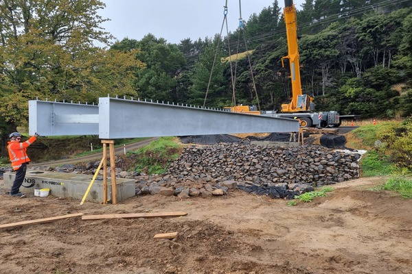 select-bridges-nz-bridge-building-stargazers-2-600px Select Bridges - 16m long steel bridge with concrete